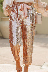 Pantalones con lazo y lentejuelas doradas listos para las fiestas