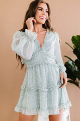 Vestido mini con volantes estampado en lengua romance