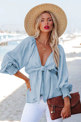 Top de mezclilla azul con cuello en V "Siente la diversión"