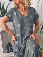 Vestido recto informal con cuello en V y estampado de lunares