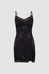 Minikleid mit Schlitz aus Jacquard-Satin und Spitze