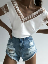 Camisetas de manga corta para mujer con escote en V profundo y encaje liso con corte