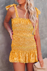 „Whatever It Takes“ ärmelloses gesmoktes Minikleid