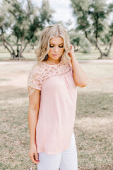 Romantische Bluse mit Spitzenstickerei