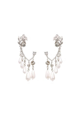 Pendientes de cadena con flores y perlas
