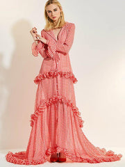 Vestido de noche con escote en V y encaje a cuadros