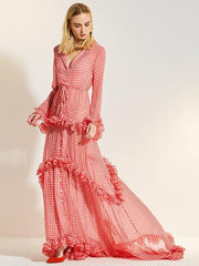 Vestido de noche con escote en V y encaje a cuadros