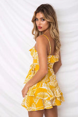 Vestido mini con volantes y estampado de hojas