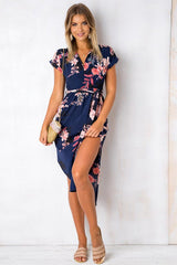 Vestido midi con estampado floral y cuello abierto
