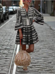 Vestido corto mini con vuelo, negro, azul, rosa, verde, manga 3/4, estampado geométrico, primavera-verano, escote en V, estilo bohemio, con puños acampanados, tallas S, M, L, XL, XXL, 3XL.