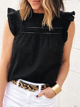 Camisetas de manga corta con cuello de parche y pétalos en color liso