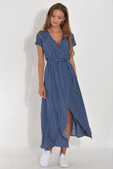 Maxikleid mit hohem Schlitz und „Do What You Love“-Print