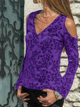 Camisetas estampadas de manga larga con escote en V y hombros descubiertos