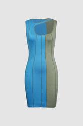 Minivestido con bloques de color y recortes