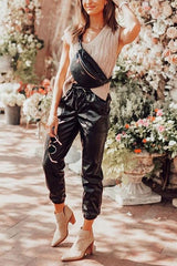 Pantalones de PU con bolsillos y cordón