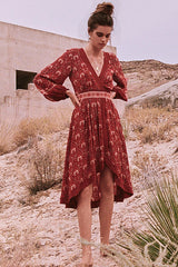 High&Low Kleid mit V-Ausschnitt und Boho-Print