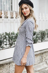 Vestido de media manga con escote en V y estampado de roca