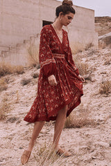 High&Low Kleid mit V-Ausschnitt und Boho-Print