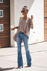 Consigue una acogedora blusa de cuello en V de color puro