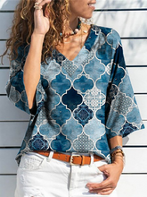 Camisas y blusas con estampados geométricos de talla grande