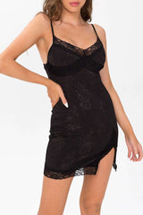 Minikleid mit Schlitz aus Jacquard-Satin und Spitze