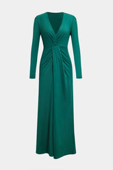 Vestido largo fruncido con escote en V profundo