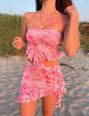 Conjunto de camiseta sin mangas y falda con estampado de serpentinas y volantes en color rosa veraniego