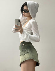 Top corto blanco con capucha y cintura ajustada y protector solar