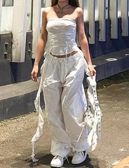 Trägerloses Crop-Top mit Rüschenfransen und Schnürung