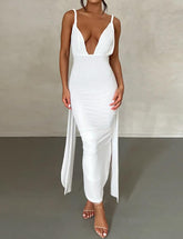 Langes Partykleid mit tiefem V-Ausschnitt und rückenfreiem Plissee