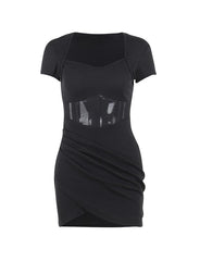 Kurzärmliges, figurbetontes Minikleid aus Netzstoff