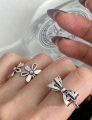 Anillo abierto simple de plata con lazo retro