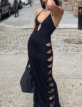 Rückenfreies Kleid mit tiefem V-Ausschnitt und hohlen Trägern