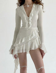 Vestido corto blanco de fiesta con volantes y capas para boda