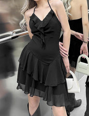 Neckholder-Minikleid mit Rüschendekor und gestuftem Saum