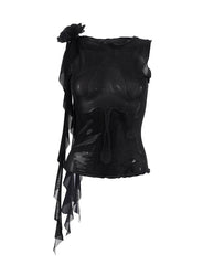 Top corto de malla transparente con decoración floral y ribete de volantes