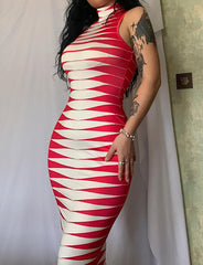 Vestido largo sin mangas con estampado geométrico en paneles rojos y blancos