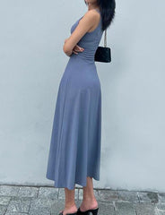 Vestido largo acampanado cruzado de cintura alta sin mangas