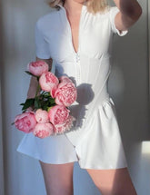 Enger Body mit Rundhalsausschnitt und kurzen Ärmeln und Reißverschluss