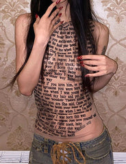 Perspektivisches Rundhalspullover-T-Shirt aus Netzstoff mit Buchstabendruck