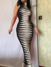 Vestido largo sin mangas con estampado geométrico en paneles rojos y blancos