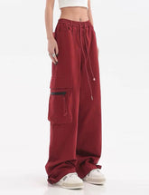 Pantalones cargo rectos y funcionales con diseño de High Street en color rojo
