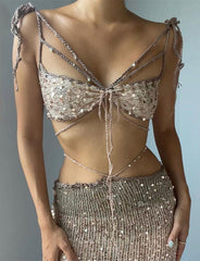 Set aus Trägerweste mit hohlen Pailletten und Perlen und transparentem Kleid