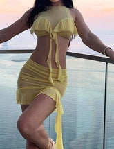 Conjunto de minifalda y top corto con volantes