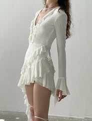 Vestido corto blanco de fiesta con volantes y capas para boda