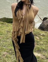 Top sin espalda con volantes, flecos y cuello halter