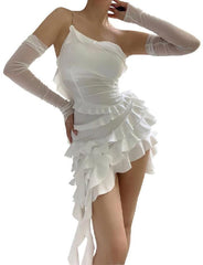 Vestido corto lencero con hombros inclinados y dobladillo con volantes irregulares