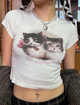 Camiseta corta de manga corta, ajustada y con estampado de gato adorable y cuello redondo
