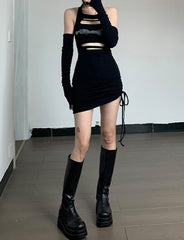 Kurzes, figurbetontes Neckholder-Kleid mit Strass-Buchstabenausschnitt