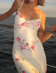 Vestido ajustado con estampado de tirantes sin espalda